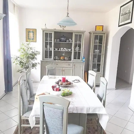 In Alsoers Mit Garten Und Terrasse * Alsóörs